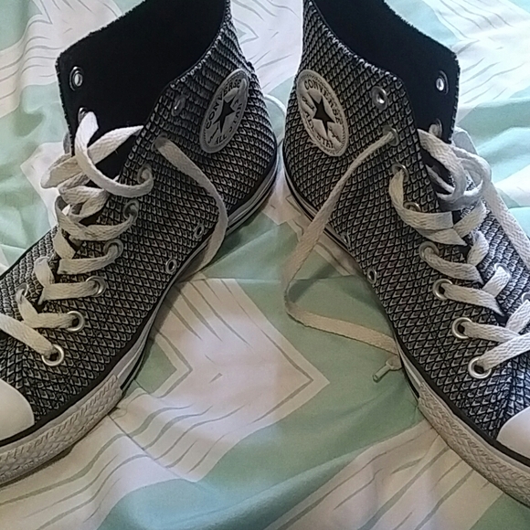 CONVERSE HIGH TOPS WOMEN ,  BLACK,WHITE, TRIANGLE - Picture 5 of 5